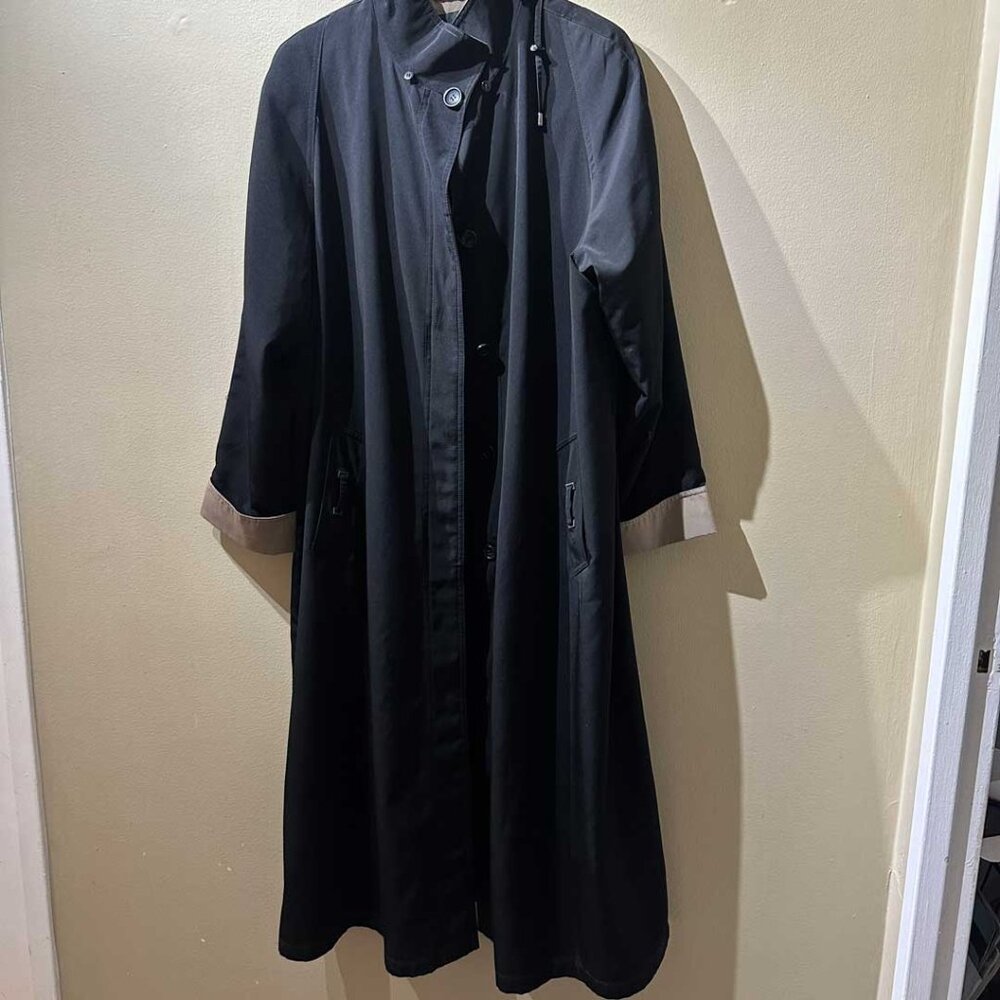Nicole Long A-Line Flowing Light Coat with Two-Tone Detail - Size 18/XL